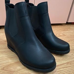 New! Universal Thread Wedge Bootie 10